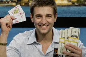 فوز توني دنست ببطولة WPT Caribbean- من المحلل إلى البطل