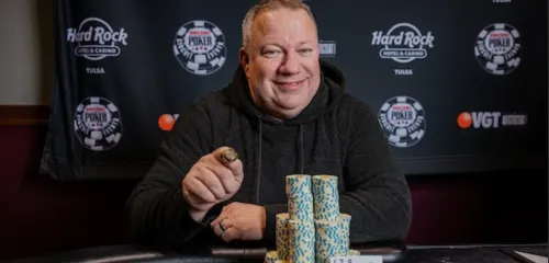 扑克选手丹尼尔·洛厄里赢得第17枚WSOPC戒指