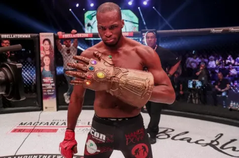 UFC明星迈克尔·佩奇的独家采访：展望未来比赛并探讨拳击