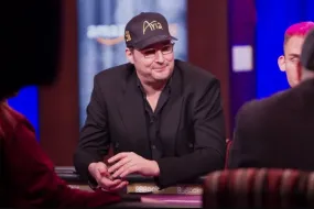 غضب فيل هيلموث في WSOP- تهديدات بالحرق وتجاهل القواعد؟