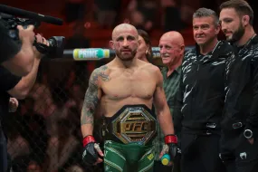فولكانوفسكي يستعيد عرش وزن الريشة في UFC بحضور ترامب
