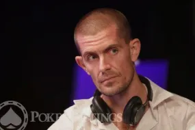 غَس هَانْسِن يَخْسَر 280 ألف دولار أمام فيكتور بْلُوم في لعبة بوكر مُثيرة