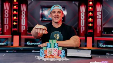2022年WSOP：亚历克斯·福克森赢得25万美元超级高额买入赛