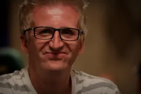 أندرياس هويفولد- من الحضيض إلى قمة البوكر بابتسامة