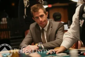 شون شور يفوز بـPokerStars 500 في أمسية الأحد المثيرة