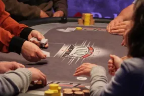 جولة هارتلاند بوكر- كنز دفين في عالم البوكر الأمريكي