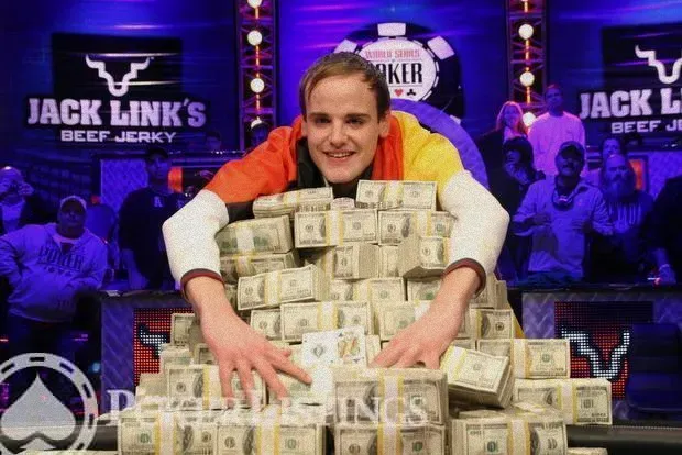حدث WSOP الرئيسي 2011- هاينز يصبح أول بطل ألماني