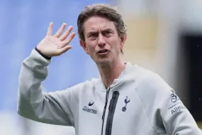 توتنهام يتخلى عن بيسوما لروما وسط اهتمام إيزي وسافينيو