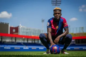 برشلونة يُمدد إعارة الجناح عبد العزيز عيسى حتى 2026