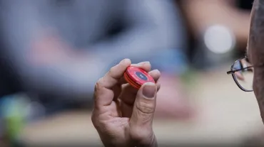 澳门赌场在线德州扑克荷官:扑克中的小额下注：如何利用小额下注来提升胜率