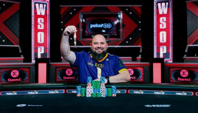15年追梦：胡尼肯终获WSOP金手链，献给父亲