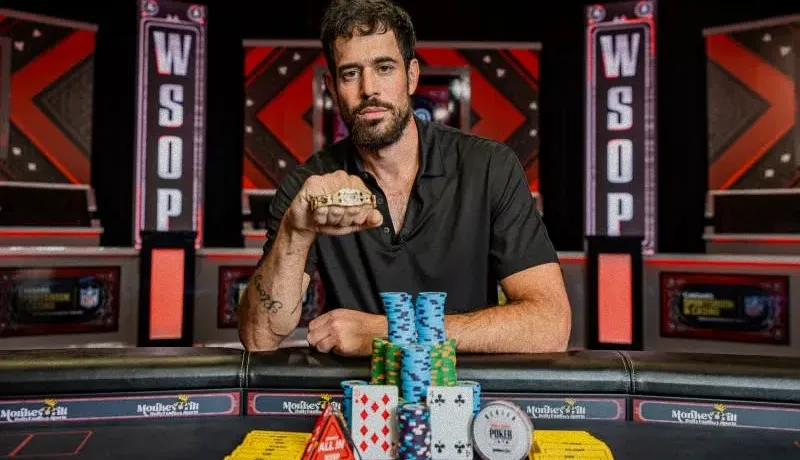 舒尔曼赢得WSOP第五条金手链:扑克界的辉煌时刻