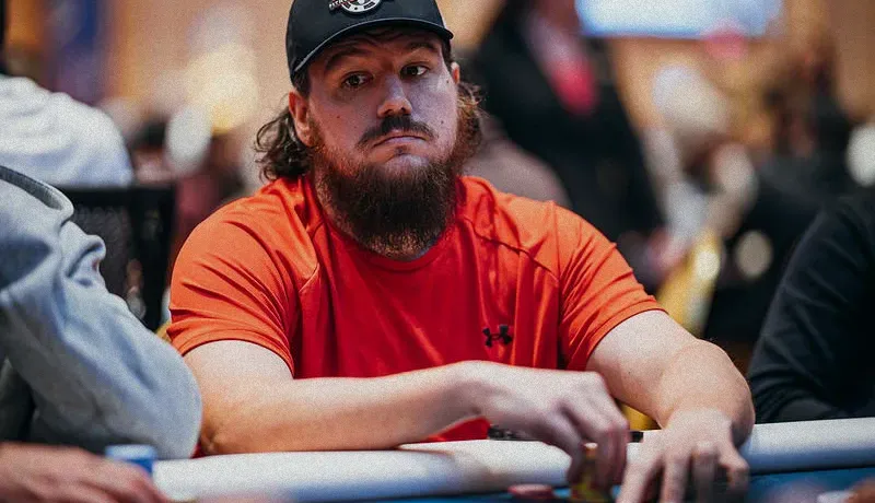 最新正规真人棋牌平台推荐:扑克锦标赛的惊险旅程:航班延误与普拉特诅咒