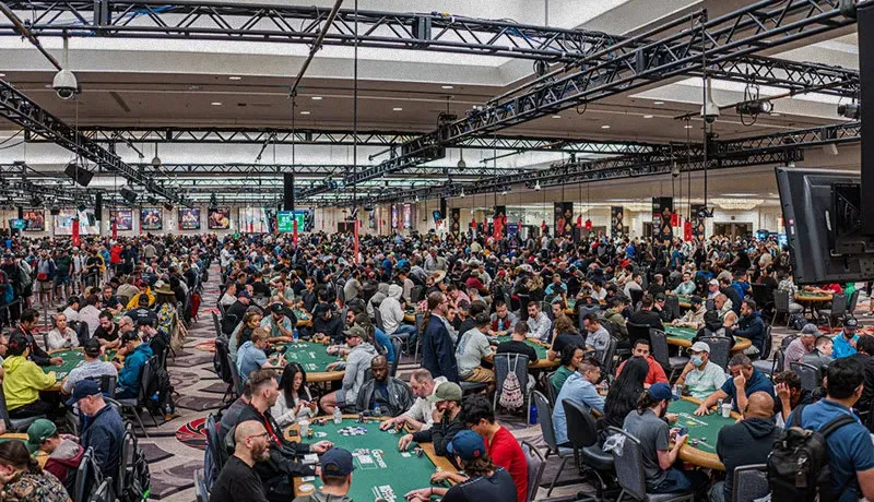 美女荷官扑克首存送彩金:2023年WSOP主赛事第四天:选手们向钱圈进发