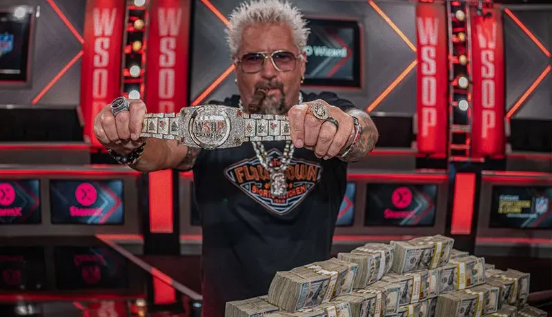 澳门线上龙虎斗:WSOP主赛事第二天:选手们开始建立筹码,争夺金手链