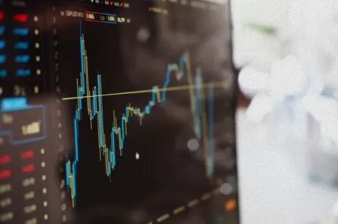 德州扑克专业版:科学游戏公司财务报告：收入下降，运营承压