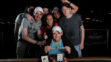 الفوز بمقعدين لـ Mystery Millions بفضل قصة WSOP ملهمة