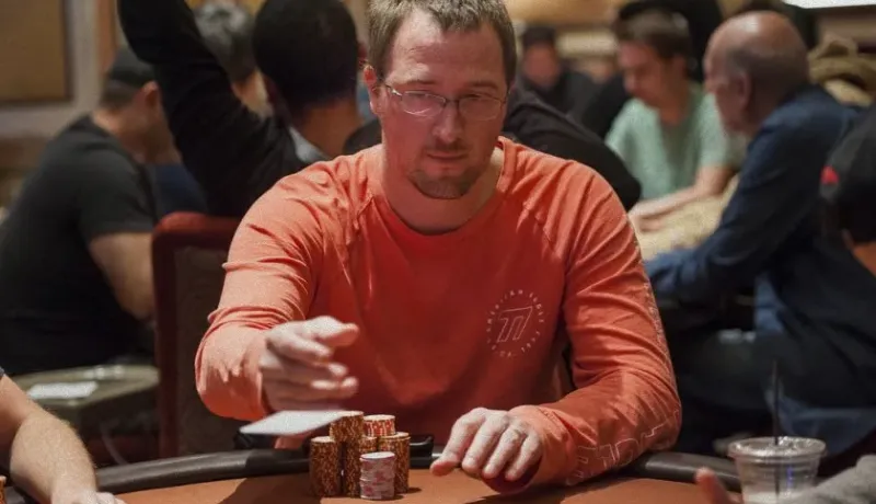 WPT Bellagio 精英扑克锦标赛：帕曼领先，赫尔穆斯晋级
