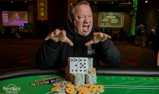 好友德州:WSOP巡回赛争夺战：洛瑞、恩格尔和霍金斯的激烈角逐