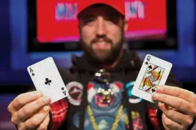 فوز جوزيف هيبرت ببطولة العالم للبوكر وإهداء الفوز لوالدته