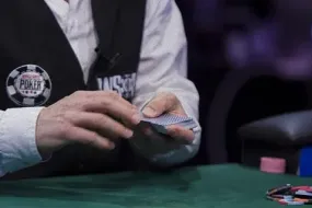 سلسلة بطولة العالم للبوكر تعلن عن هيكل أجور جديد ومزايا للموزعين