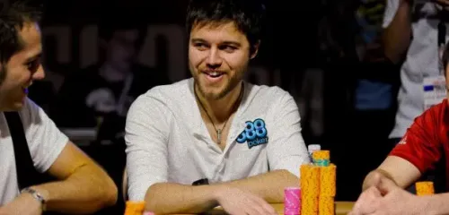 德扑:2011年WSOP限注德州扑克锦标赛：博恩科夫斯基夺冠