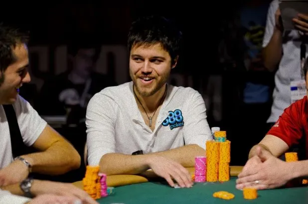 德扑:2011年WSOP限注德州扑克锦标赛:博恩科夫斯基夺冠