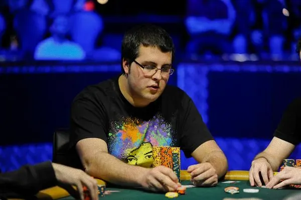 德州扑克如何看待运气成分:2011年WSOP:安德鲁·巴德克尔赢得单挑赛冠军