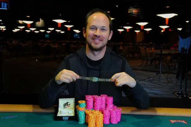 德州扑克联网版:2011 WSOP 锦标赛综述：约翰·蒙内特夺冠