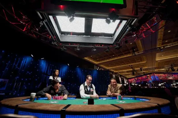 阮文“大师”阮文赢得WSOP第七枚金手链：2010年七张牌梭哈锦标赛