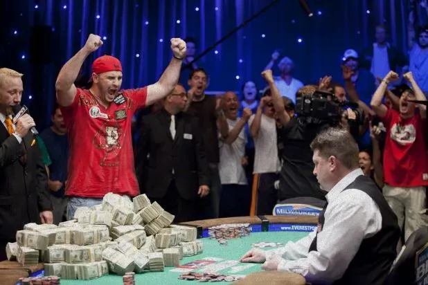 扑克抽水:米兹拉奇赢得扑克锦标赛，创造WSOP历史