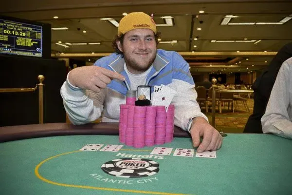 德州扑克能不能长期盈利:WSOP扑克锦标赛:Richard Smith夺金