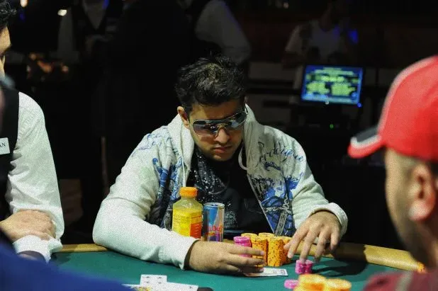 德州扑克赚钱快:WSOP 扑克对决:艾哈迈德的胜利与文化融合