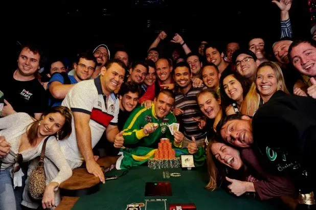 德州扑克线上聚会哪里找:2011年WSOP:安德烈·阿卡里夺冠,赛事回顾与统计