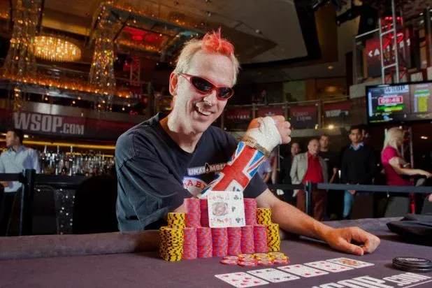 德州扑克现金桌:2010 年 WSOP 欧洲赛：菲尔·拉克赢得首个金手链