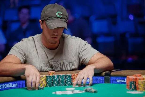 德州扑克金币可以兑换吗:2010年WSOP六人桌德州扑克赛：卡特·菲利普斯夺冠