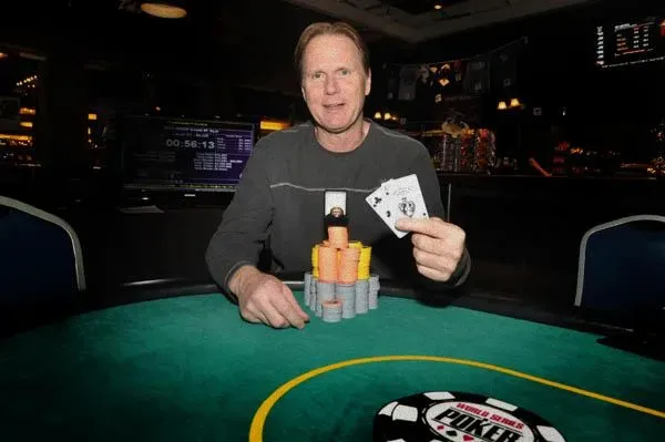 德州扑克可以用什么方式充值:WSOP巡回赛:Brian Boyanovsky夺得康瑟尔布拉夫斯站冠军