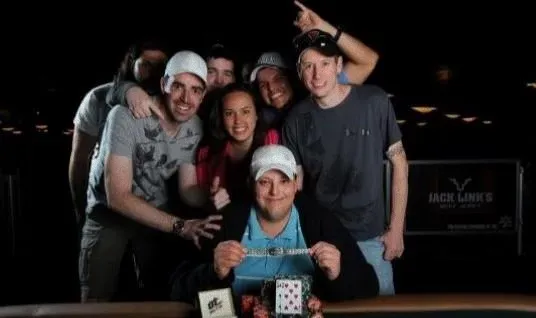 线上德州扑克怎么防被围剿:2011年WSOP:考德威尔夺冠,新统治者诞生