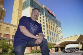 WSOP وليام بيرنز بطلاً في حلبة سانت لويس ويحصد ذهبية البطولة