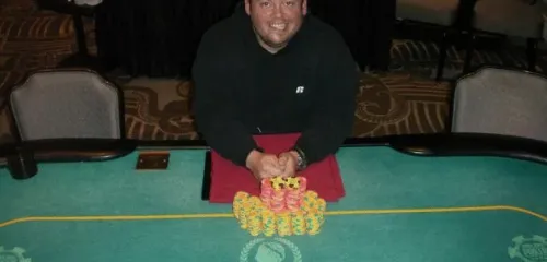 可以和朋友一起玩的德州扑克:扑克选手杰夫·克莱顿赢得WSOP巡回赛金戒指