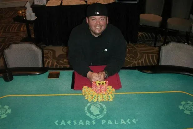 可以和朋友一起玩的德州扑克:扑克选手杰夫·克莱顿赢得WSOP巡回赛金戒指