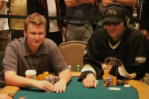 可以和朋友玩的德州扑克:2011年WSOP:扑克玩家锦标赛的盛况