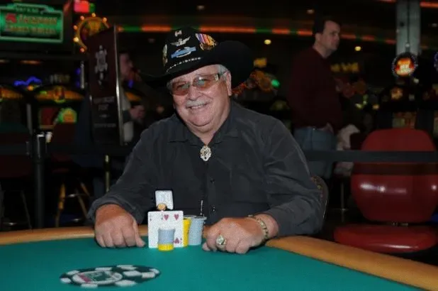 德州扑克提现秒到:扑克比赛:埃斯克勇夺WSOP巡回赛金戒指