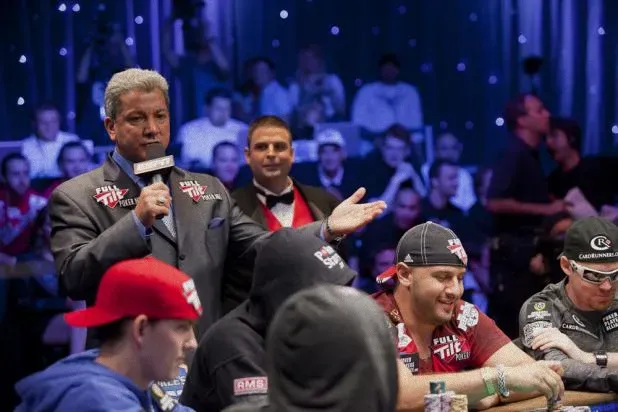 德州扑克技巧:2010 WSOP主赛事决赛：牌局、选手与冠军之路